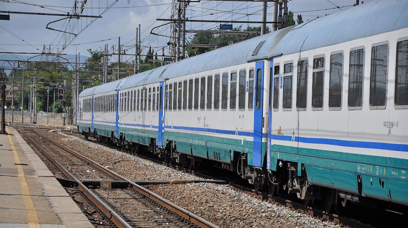 treni pendolari Foto di abner solis da Pixabay