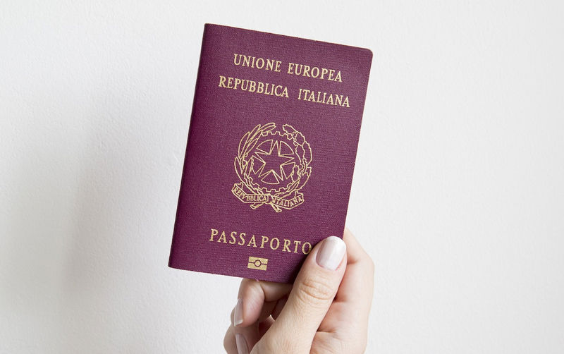 Passaporto Foto di Sarah Passos da Pixabay