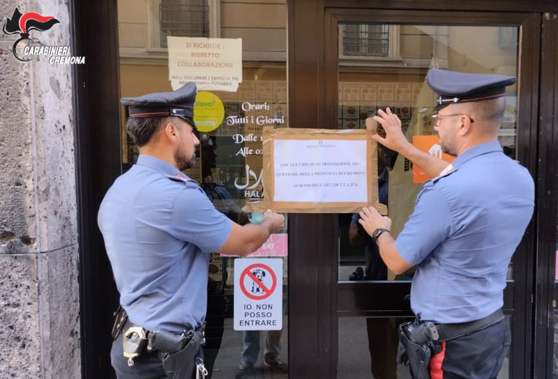 Carabinieri chiusura locale