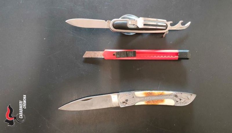 ARMI DA TAGLIO SEQUESTRATE